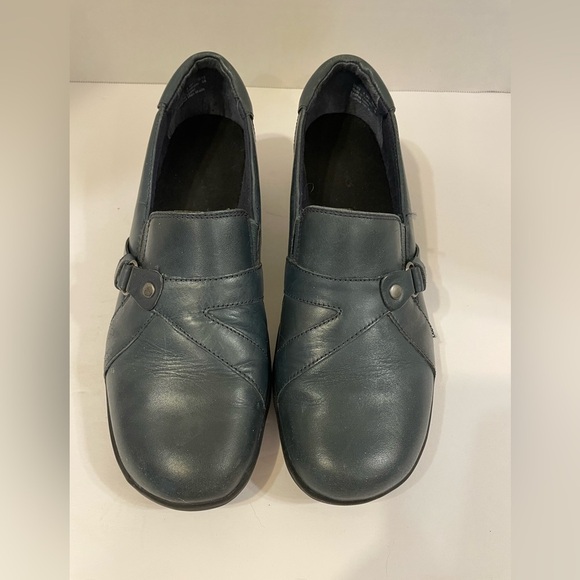 Clarks navy blue leather slide-on loafers shoes size 8 1/2 - Picture 1 of 10